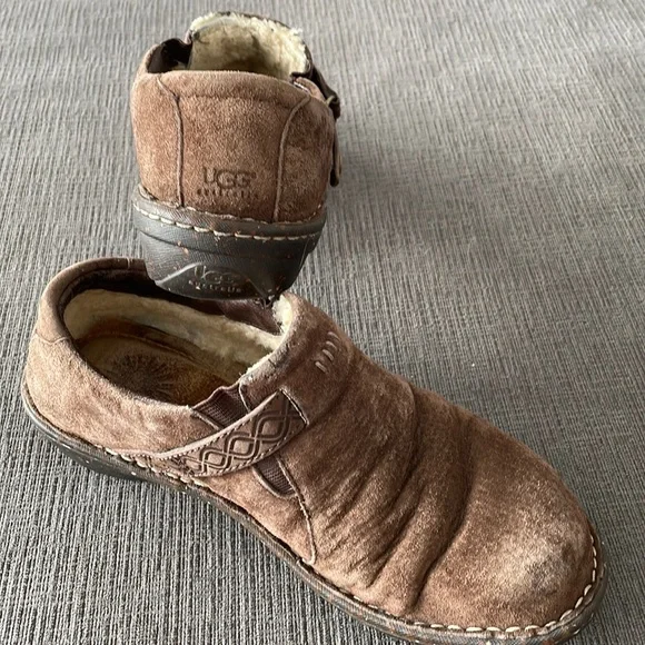 Women’s UGG size 8 slip on shoes. Super comfy with great support! - Picture 1 of 6